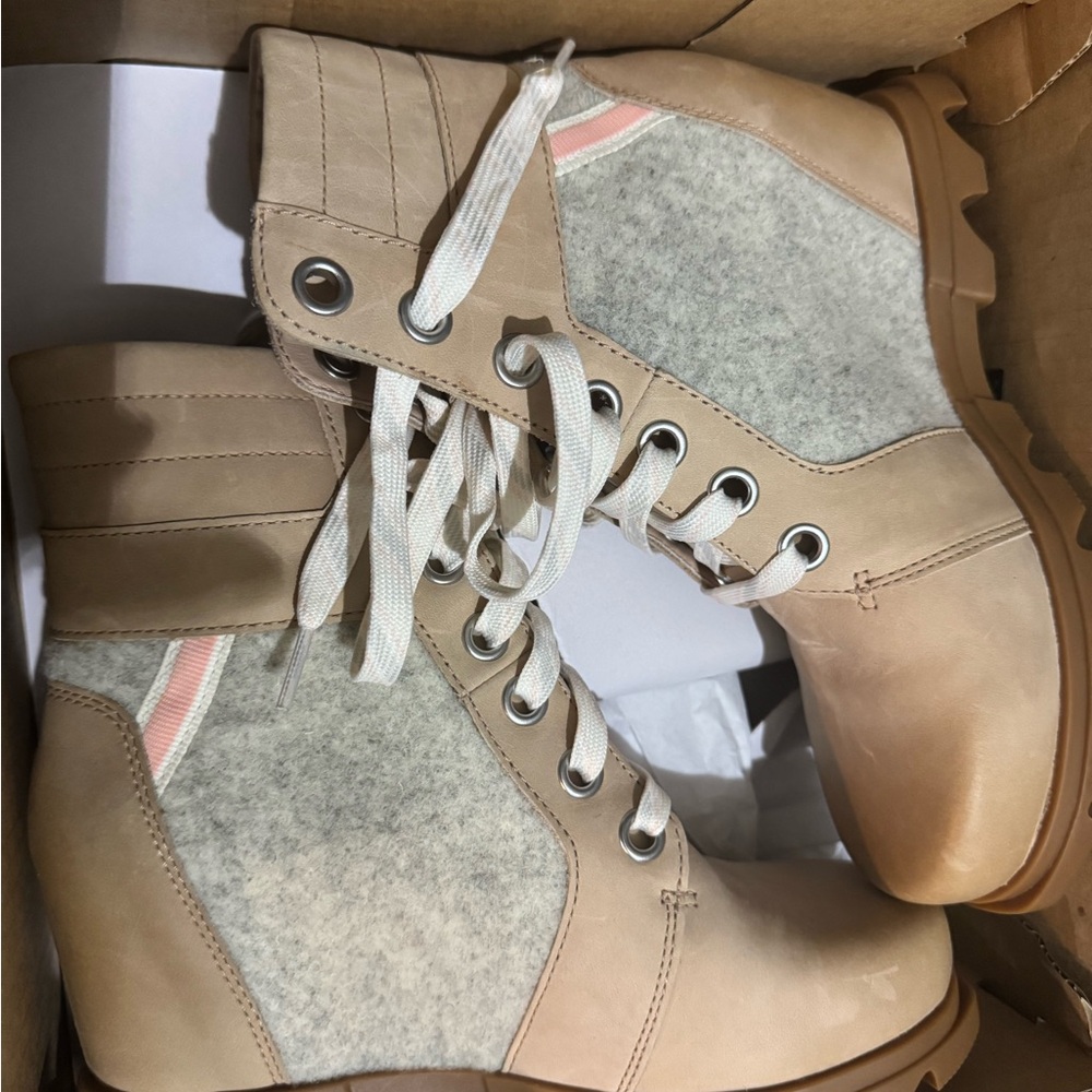 Sorel Beige and Gray Lace-Up Women’s Ankle Boots with Pink Accent